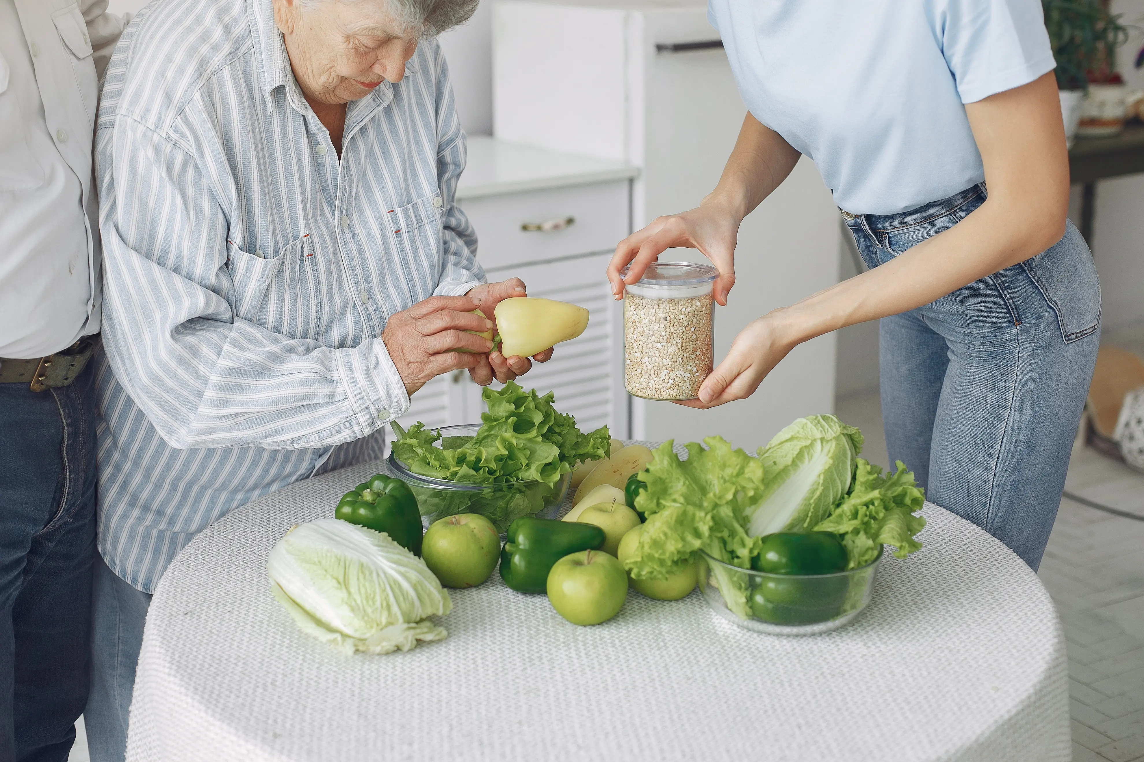 old-couple-kitchen-with-young-granddaughter